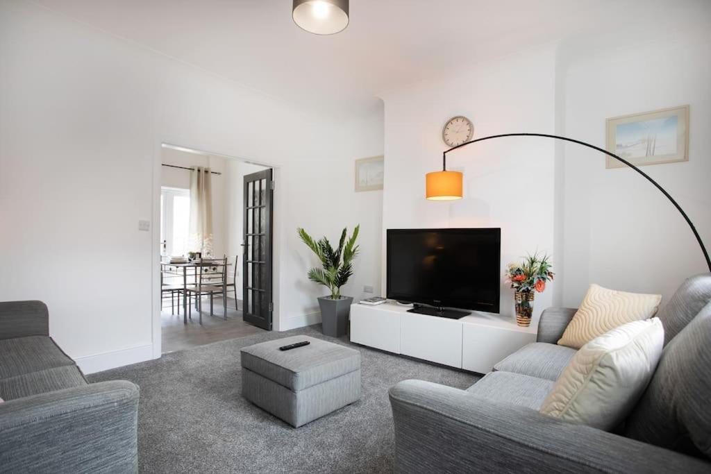 Cudworth House, Barnsley For Contractors & Families, Free Parking, High Speed Wifi Etc Villa Exterior photo