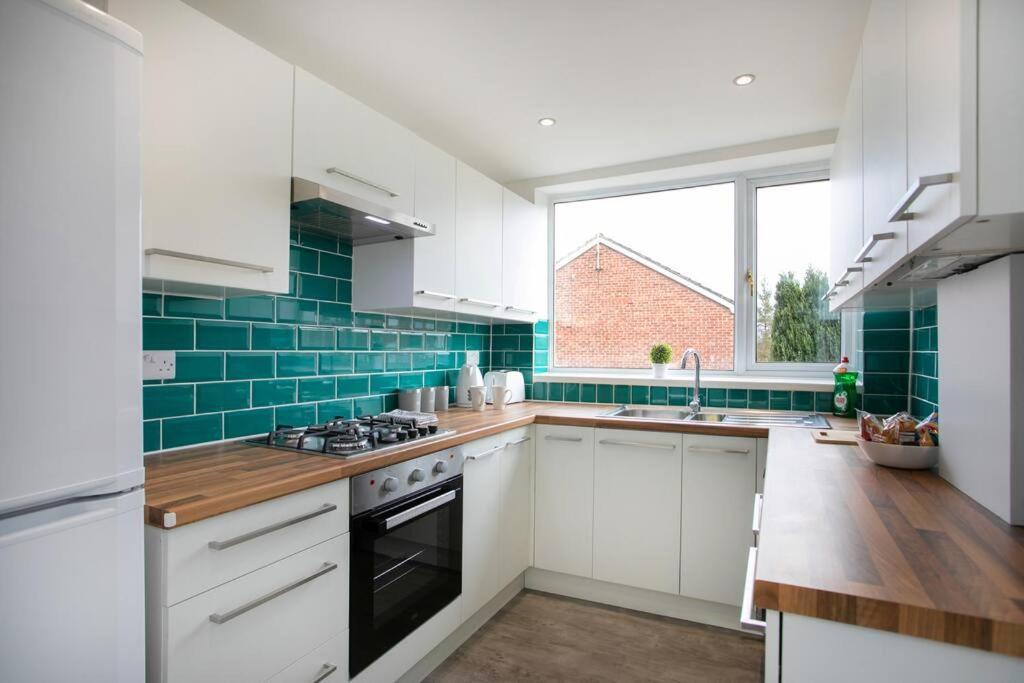 Cudworth House, Barnsley For Contractors & Families, Free Parking, High Speed Wifi Etc Villa Exterior photo
