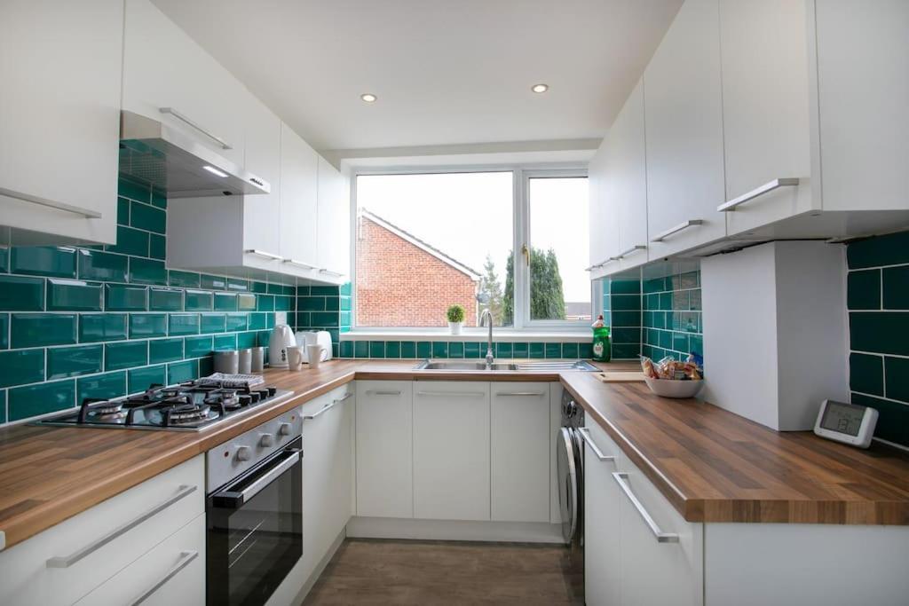 Cudworth House, Barnsley For Contractors & Families, Free Parking, High Speed Wifi Etc Villa Exterior photo